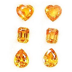 พลอยเนื้อแข็งจัดเซท สีเหลืองทอง สีสวย สีเข้ม สีใกล้เคียงกันทั้งเซท จำนวน 3 คู่ หนัก 2.44 กะรัต ไฟดี เจียระไนสวย รูปร่างสวยทุกเม็ด