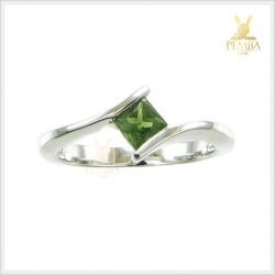 แหวนเขียวส่อง ทรงสี่เหลี่ยมน่ารักๆ เงินแท้925 ชุบทองคำขาว แหวนพลอยแท้