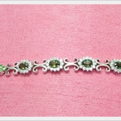 สร้อยข้อมือเขียวส่องจันท์ เงินแท้ ชุบทองคำขาว