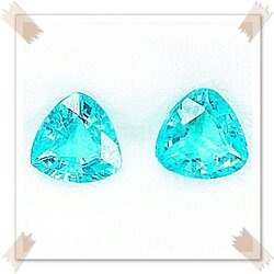พลอยอะพาไทท์ APATITE รูปสามเหลี่ยมปาปิยอง น้ำหนักรวม 1.80 กะรัต ขนาด 6 มิล สีใกล้เคียงกัน สีเขียวน้ำทะเล สีคล้าย PARAIBA สีสวย สีแปลก หาได้ยาก