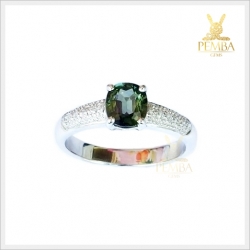 แหวนเขียวส่องแท้ ดีไซน์เก๋ๆ ติดนิ้ว เงินแท้ชุบทองคำขาว แหวนพลอยแท้