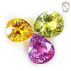 พลอยเนื้อแข็งจัดเซท รูปหยดน้ำ หนักรวม 3.08 กะรัต จำนวน 3 เม็ด ได้แก่ สีเหลืองทอง สีเหลืองมะนาว สีม่วงอมชมพู ของจริงสวยกว่าในรูปค่ะ