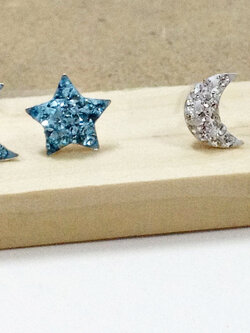 ต่างหูเงิน ก้านเสียบเงินแท้ 92.5% รูปดาว พระจันทร์ ประดับพลอยสี (ตัวเรือนเงินแท้)