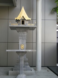 ศาลพระภูมิหินอ่อนทรงโมเดิ้น ขนาดกว้าง 69 ซม ยาว 69 ซม