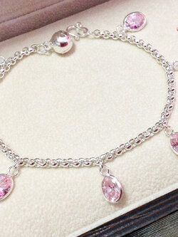 สร้อยข้อมือเงินแท้ ลายผ่าหวาย ห้อยพลอยสีชมพู