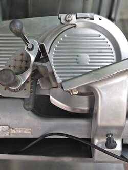 เครื่องสไลด์เนื้อ HOBART และ OMAS