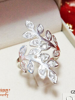 แหวนเงินแท้ 92.5% ใบมะกอกเก๋ๆ ประดับเพชร cz สีขาว