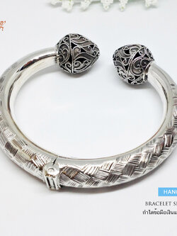 กำไลข้อมือเงินแท้ 92.5% กำไลหัวบัว-รมดำ ฉลุลายตรงหัวบัว (กำไลโปร่งหนา ไม่ตัน ใส่แบบง้างออกตรงกลาง ขยายไม่ได้)