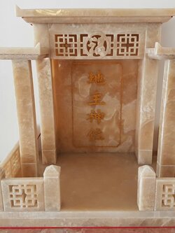 ศาลเจ้าที่หินอ่อนน้ำผึ้งแก้วทรงโมเดิร์น ขนาด16นิ้ว 2เสา 3หลังคา