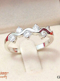 แหวนเงินแท้ ประดับเพชร cz 6 เม็ด