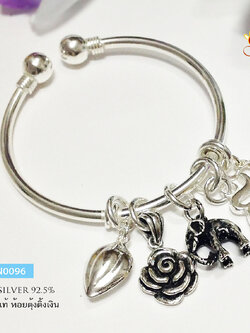 กำไลข้อมือเงินแท้ แบบเกลี้ยง ห้อยตุ้งติ้งเงิน (แบบโปร่งหนา ไม่ตัน) กำไลขยายได้