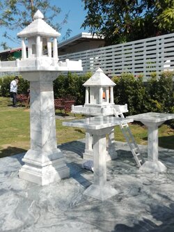 ศาลพระภูมิหินอ่อน ขนาดฐาน 81*81 ซม ศาลตายหินอ่อน ขนาดฐาน 69*69 ซม หินขาวเทาสระบุรีทรงโมเดิล