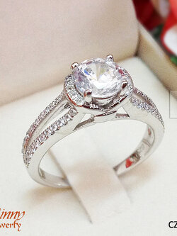 แหวนเงินแท้ แหวนประดับเพชร cz สองข้าง เพชรเม็ดเดี่ยวตรงกลาง 9 มิล