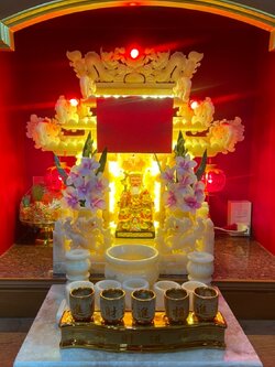 ศาลเจ้าที่หินอ่อนหยกน้ำผึ้งแก้ว ขนาด 16 นิ้ว (รุ่นมั่งคั่งมั่งคง) 4เสา 5หลังคา ปลา8 มังกร8 หงษ์8