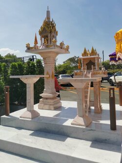 ศาลพระภูมหินอ่อนชมพูพ่นทองทรงจัตุรมุข กว้าง89 ยาว89 ซม