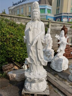 เจ้าแม่กวนอิมหินอ่อนหยกขาวแกะสลัก ขนาด สูง200 เซนติเมตร