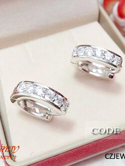 ต่างหูเงินแท้ แบบล็อคประดับเพชร cz เรียง 6 เม็ด