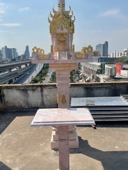 ศาลพระภูมิหินอ่อนชมพูพ่นทองทรงจัตุรมุข กว้าง89 ยาว89 ซม