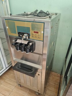 เครื่องทำไอศกรีม soft serve