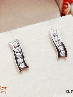 ต่างหูเงินแท้ เพชร cz เรียงกัน 5 เม็ด ก้านแบบแป้นเสียบ