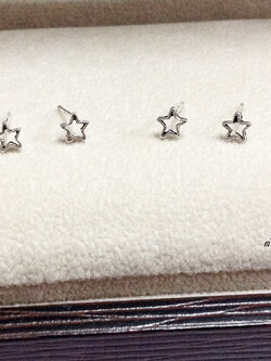 ต่างหูเงินแท้จิ๋ว รูปดาว งานรมดำ (ตัวเรือนเงินแท้)