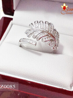 แหวนเงินแท้ 92.5% รูปใบไม้ ประดับเพชร cz