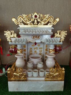 ตี่จู้หินอ่อน ตี่จู้เอี๊ยะ ขนาด 18 นิ้ว (รุ่นโชคลาภ) 2 เสา 3 หลังคา 2หงส์ 4มังกร หินสีขาวปิดทองคำเปลว