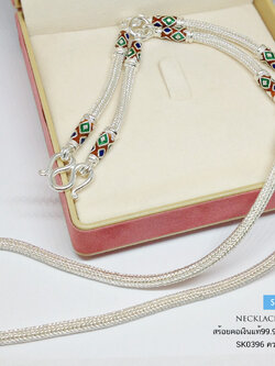 สร้อยคอเงินแท้ 99.9% งานสุโขทัย ลายสี่เสากลม ห้อยพระ 5 องค์ งานลงยา สีเขียว แดง น้ำเงิน ขนาด 2.7 บาทตัน ใส่ได้ทั้งชาย หญิง (งานสุโขทัย-งานช่างทอง)