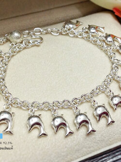 สร้อยข้อมือเงินแท้ ห้อยตุ้งติ้งปลาโลมา 15 ตัว กระดิ่ง 1 เม็ด และร้อยดาว 1 ชิ้น