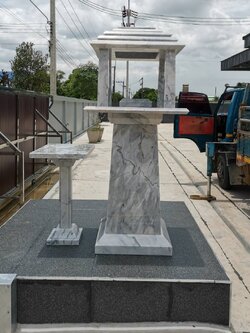 ศาลพระพรหมหินอ่อนขาวเทา ขนาด กว้าง89 ยาว89 สูง215 เซนติเมตร