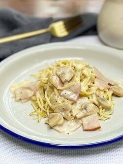 สปาเก็ตตี้ครีมซอสแฮมเห็ด