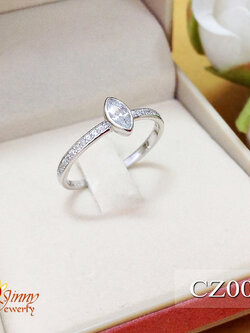 แหวนเงินแท้ 92.5% รูปวงรีประดับเพชร cz วงเล็กๆ น่ารักๆ