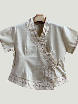 เสื้อผ้าฝ้าย ผู้หญิงซอมพอป้ายกระดุมจีน ปักมือดอกพิกุลสไตล์ล้านนา สวมใส่ง่ายๆน่ารักแบบชาวเหนือ ดูดีทุกมุมมองใส่ทำงานเก๋ๆ