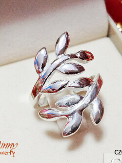 แหวนเงินแท้ 92.5% รูปใบมะกอกเกลี้ยง