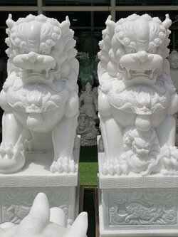 สิงโตหินอ่อนหยกขาว ขนาดสูง 160 เซนติเมตร