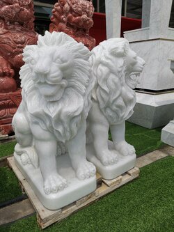 สิงโตฝรั่งหินอ่อนสูง 90 เซนติเมตร