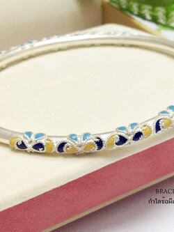 กำไลข้อมือเงินแท้ 99.9% งานสุโขทัย กำไลลงยาตรงด้านข้าง ทั้งสองด้านของกำไล สี ฟ้า น้ำเงิน เหลือง