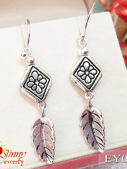 ต่างหูเงินแท้ แบบก้าน ห้อยใบไม้ (งานรมดำ)