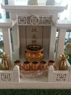 ศาลเจ้าที่หินอ่อนขาวลายน้อยทรงโมเดิร์น ขนาด18นิ้ว 2เสา 3หลังคา