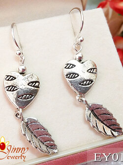 ต่างหูเงินแท้ แบบก้าน รูปหัวใจห้อยใบไม้ (งานรมดำ)