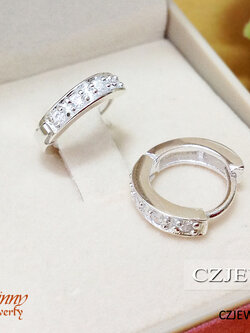 ต่างหูเงินแท้ ประดับเพชร cz เรียง 1 แถวละ 4 เม็ด