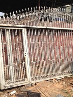 ประตูเหล็กดัดรั้วบ้าน มือสอง ขนาด 5.4 เมตร