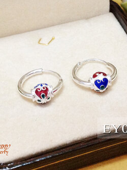 ต่างหูเงินแท้ แบบห่วงกลม คล้องเม็ดเงินลงยาสีน้ำเงิน แดง เขียว