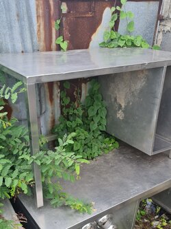 โต๊ะทำงานสแตนเลส มีช่องเก็บเอกสารด้านข้าง