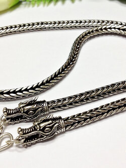 สร้อยเงินแท้ ห้อยพระ 1 องค์ เส้นใหญ่ ลายสี่เสา หัวมังกร งานรมดำ (สร้อยงานไทย)