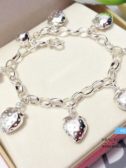 สร้อยข้อมือเงินแท้ ห้อยสตอเบอรี่ 7 ชิ้น + กระดิ่ง 1 ชิ้น