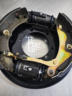 ชุดแผงเบรค (มีเบรคมือ) ISUZU D-MAX NKR สำหรับ ใช้กับเพลาลอย รถกระบะ รถบรรทุก สินค้าใหม่จากโรงงาน ราคาต่อคู่ L/R รูปแบบใหม่