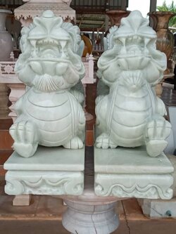 ปี่เซี๊ยะหินอ่อนขาวเขียว ยาว40 เซนติเมตร