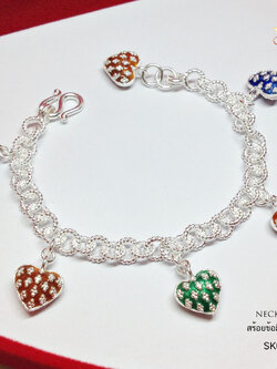 สร้อยข้อมือเงิน 99.9% งานสุโขทัย ลายโซ่ ร้อยตุ้งติ้งหัวใจลงยา สีแดง น้ำเงิน เขียว ฟ้า ทั้งหมด 6 ชิ้น เล่นลายดอกพิกุล งานจริงสวยมากๆ