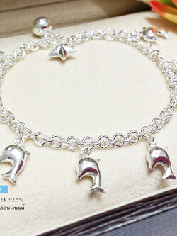 สร้อยข้อมือเงินแท้ ลายโซ่ ห้อยตุ้งติ้งปลาโลมา 8 ตัว กระดิ่ง และ ดาว